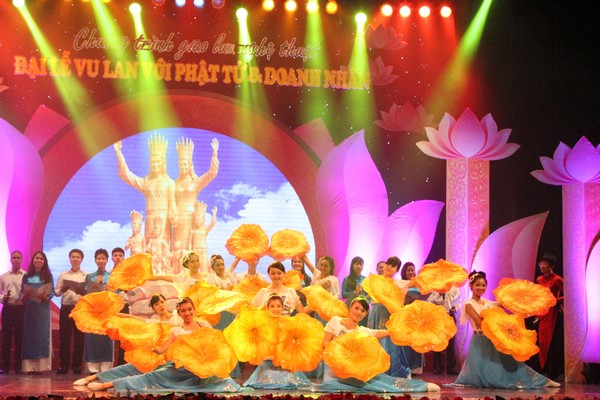 Благотворительная художественная программа «Великий праздник Ву-Лан для буддистов и бизнесменов»